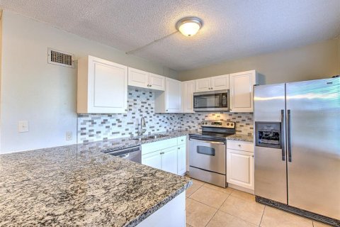 House in Tampa, Florida 5 bedrooms, 209.22 sq.m. № 1835592 - photo 16