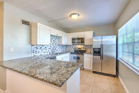 House in Tampa, Florida 5 bedrooms, 209.22 sq.m. № 1835592 - photo 15