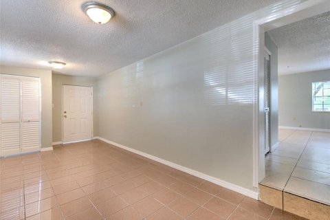House in Tampa, Florida 5 bedrooms, 209.22 sq.m. № 1835592 - photo 20