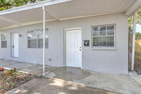 House in Tampa, Florida 5 bedrooms, 209.22 sq.m. № 1835592 - photo 4