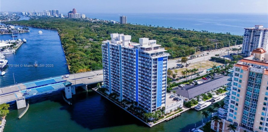 Condo in Fort Lauderdale, Florida, 2 bedrooms  № 1708624