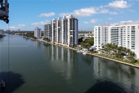 Condo in Fort Lauderdale, Florida, 2 bedrooms  № 1708624 - photo 9