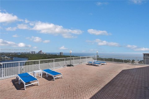 Condo in Fort Lauderdale, Florida, 2 bedrooms  № 1708624 - photo 11