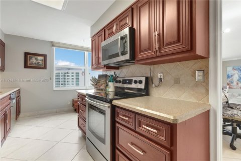 Condo in Fort Lauderdale, Florida, 2 bedrooms  № 1708624 - photo 23