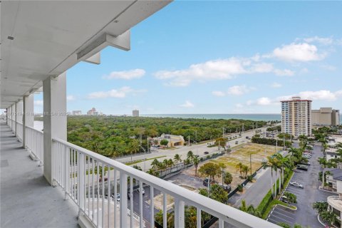 Condo in Fort Lauderdale, Florida, 2 bedrooms  № 1708624 - photo 10