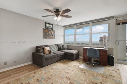 Condo in Fort Lauderdale, Florida, 2 bedrooms  № 1708624 - photo 29
