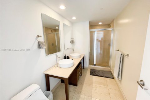 Condo in Miami, Florida, 2 bedrooms  № 2060753 - photo 14