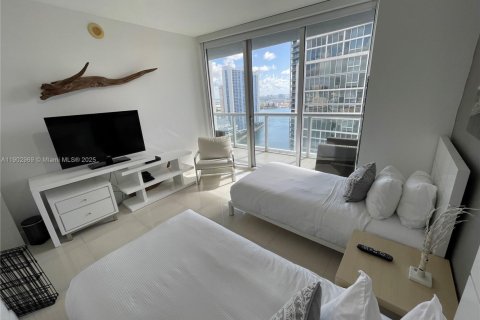 Condo in Miami, Florida, 2 bedrooms  № 2060753 - photo 13