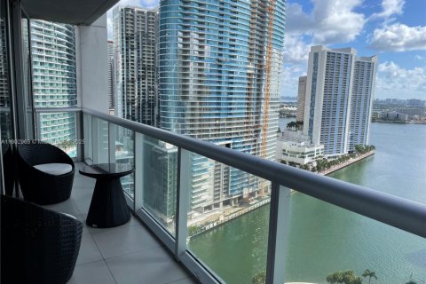 Condo in Miami, Florida, 2 bedrooms  № 2060753 - photo 17