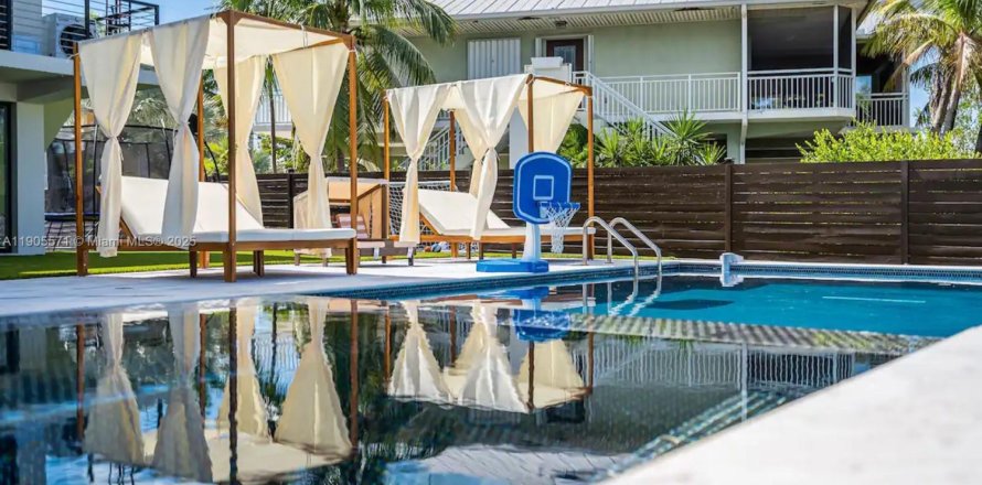 Villa ou maison à Key Largo, Floride 5 chambres, 359.35 m2 № 1956223