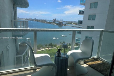 Condo in Miami, Florida, 1 bedroom  № 2001946 - photo 4