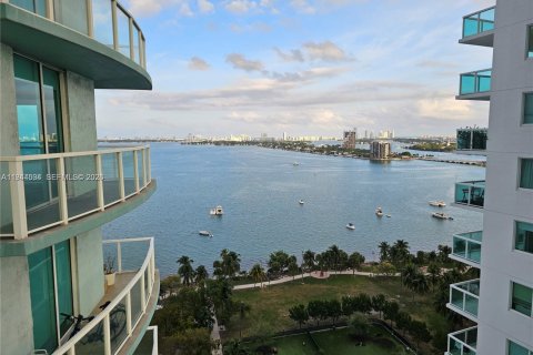 Condo in Miami, Florida, 1 bedroom  № 2001946 - photo 3