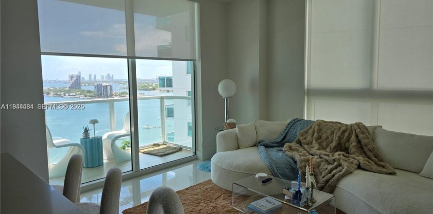 Condo in Miami, Florida, 1 bedroom  № 2001946