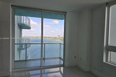 Condo in Miami, Florida, 1 bedroom  № 2001946 - photo 2
