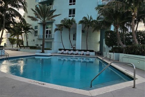 Condo in Miami, Florida, 1 bedroom  № 2001946 - photo 9