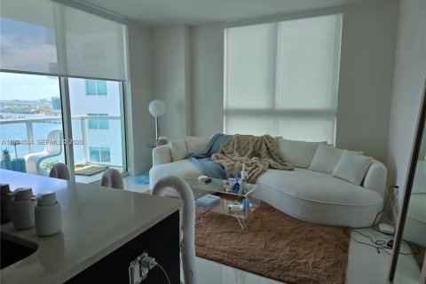 Condo in Miami, Florida, 1 bedroom  № 2001946 - photo 12