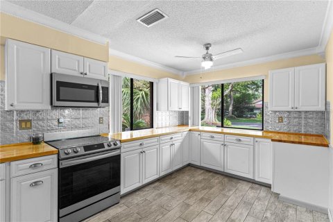 House in Yalaha, Florida 3 bedrooms, 156.73 sq.m. № 1771068 - photo 11