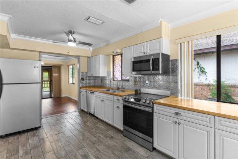 House in Yalaha, Florida 3 bedrooms, 156.73 sq.m. № 1771068 - photo 15