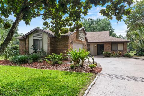 House in Yalaha, Florida 3 bedrooms, 156.73 sq.m. № 1771068 - photo 1
