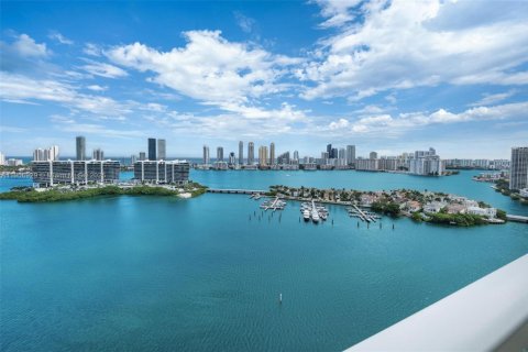 Condominio en alquiler en Aventura, Florida, 3 dormitorios, 303.23 m2 № 1964233 - foto 3
