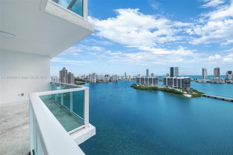 Condominio en alquiler en Aventura, Florida, 3 dormitorios, 303.23 m2 № 1964233 - foto 5
