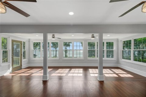 House in Leesburg, Florida 4 bedrooms, 247.58 sq.m. № 2208693 - photo 7