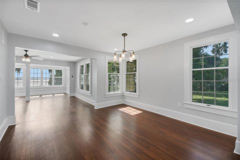 House in Leesburg, Florida 4 bedrooms, 247.58 sq.m. № 2208693 - photo 18