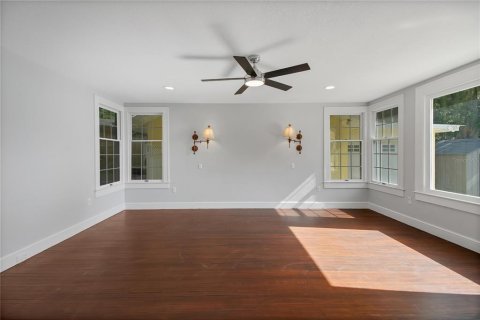 House in Leesburg, Florida 4 bedrooms, 247.58 sq.m. № 2208693 - photo 25