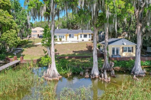 House in Leesburg, Florida 4 bedrooms, 247.58 sq.m. № 2208693 - photo 5