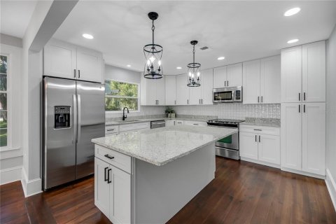 House in Leesburg, Florida 4 bedrooms, 247.58 sq.m. № 2208693 - photo 13