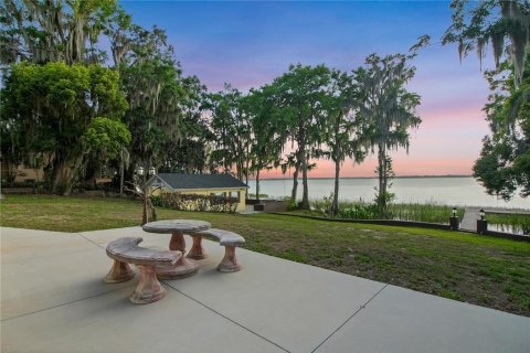 House in Leesburg, Florida 4 bedrooms, 247.58 sq.m. № 2208693 - photo 4