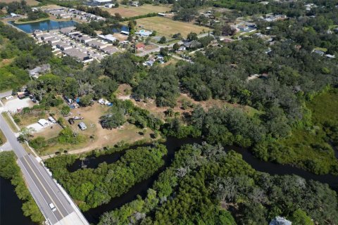 Commercial property in Tampa, Florida № 2016117 - photo 7