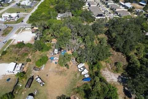 Commercial property in Tampa, Florida № 2016117 - photo 29