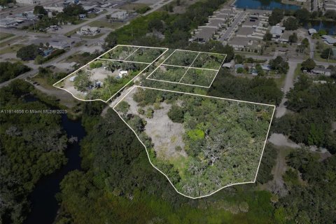 Commercial property in Tampa, Florida № 2016117 - photo 5