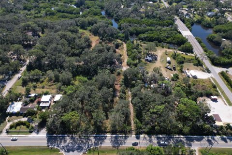 Commercial property in Tampa, Florida № 2016117 - photo 16