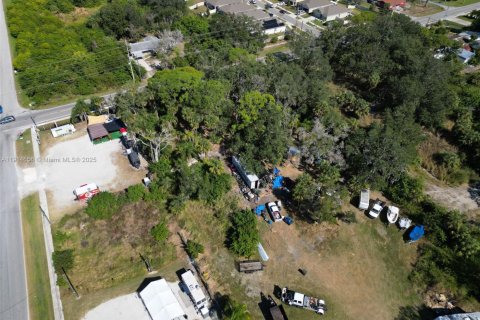 Commercial property in Tampa, Florida № 2016117 - photo 28