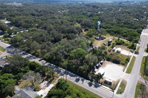 Commercial property in Tampa, Florida № 2016117 - photo 25