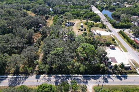 Commercial property in Tampa, Florida № 2016117 - photo 24