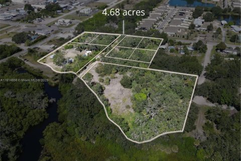 Immobilier commercial à Tampa, Floride № 2016117