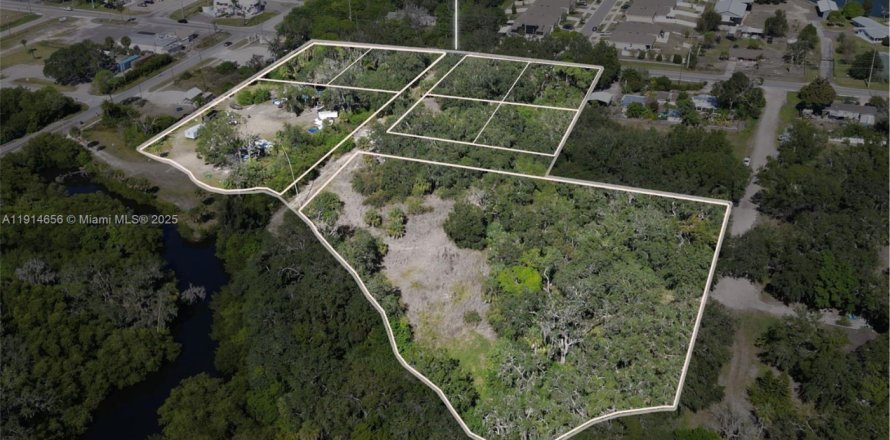 Commercial property in Tampa, Florida № 2016117