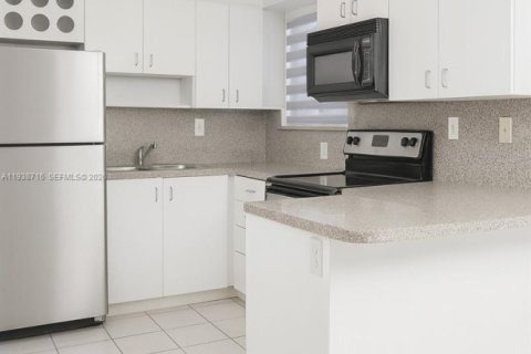 Condo in Miami, Florida, 2 bedrooms  № 1996358