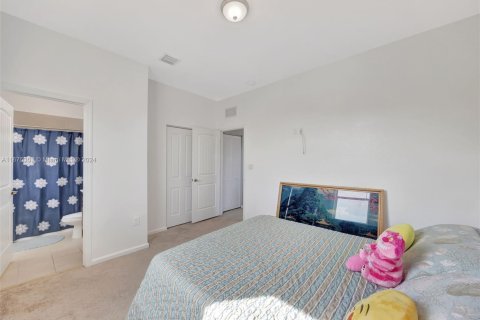 Casa en venta en Homestead, Florida, 4 dormitorios, 235.41 m2 № 1892613 - foto 23