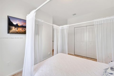 Casa en venta en Homestead, Florida, 4 dormitorios, 235.41 m2 № 1892613 - foto 27