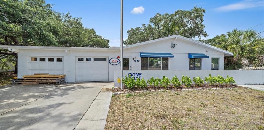 Propiedad comercial en Sarasota, Florida 311.69 m2 № 1832860