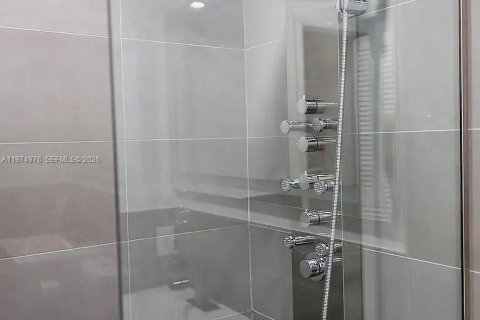 House in Fort Lauderdale, Florida 5 bedrooms, 164.99 sq.m. № 2040679 - photo 16