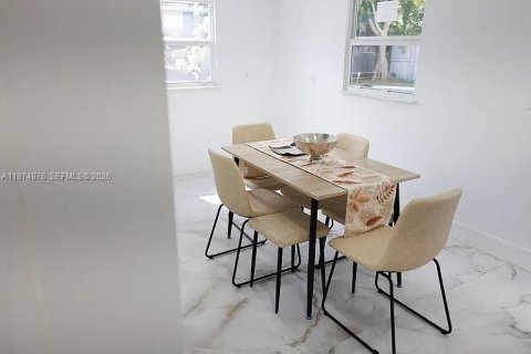 House in Fort Lauderdale, Florida 5 bedrooms, 164.99 sq.m. № 2040679 - photo 18