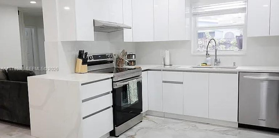 House in Fort Lauderdale, Florida 5 bedrooms, 164.99 sq.m. № 2040679