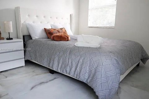 House in Fort Lauderdale, Florida 5 bedrooms, 164.99 sq.m. № 2040679 - photo 8