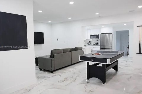 House in Fort Lauderdale, Florida 5 bedrooms, 164.99 sq.m. № 2040679 - photo 4