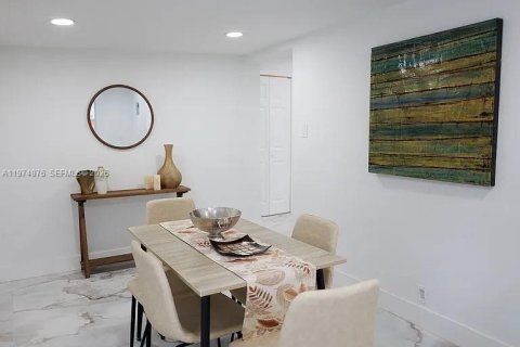 House in Fort Lauderdale, Florida 5 bedrooms, 164.99 sq.m. № 2040679 - photo 13